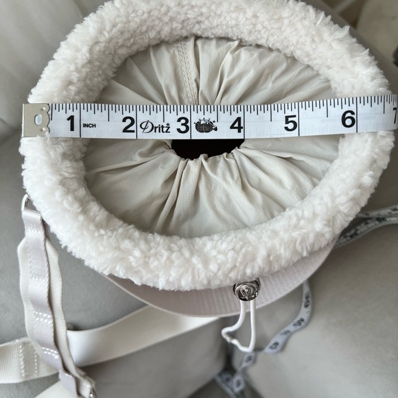 Lululemon Sherpa Crossbody Cream bucket Bag
NWOT - Picture 8 of 8